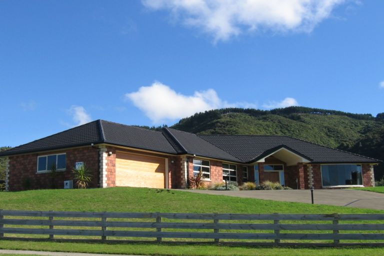 Photo of property in 81 Kirton Drive, Riverstone Terraces, Upper Hutt, 5018