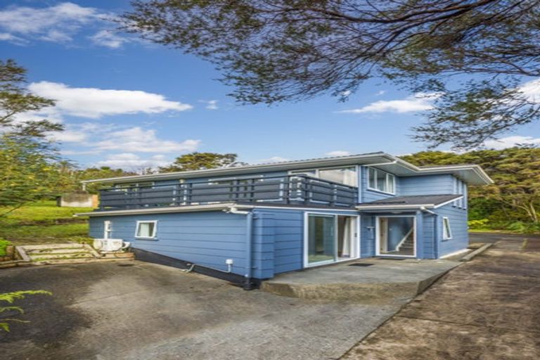 Photo of property in 38 Staincross Street, Green Bay, Auckland, 0604