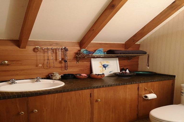 Photo of property in 24 Dominica Crescent, Grenada Village, Wellington, 6037