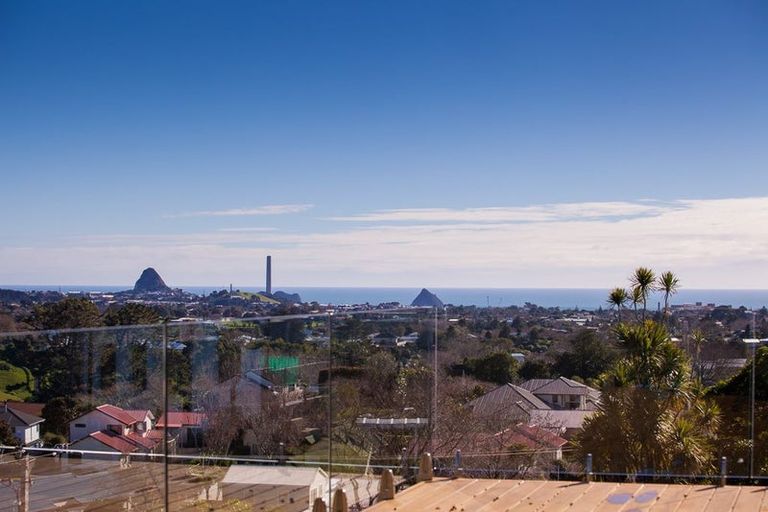 Photo of property in 41 Veale Road, Frankleigh Park, New Plymouth, 4371