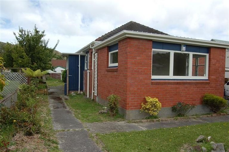 Photo of property in 3 Shearer Crescent, Naenae, Lower Hutt, 5011
