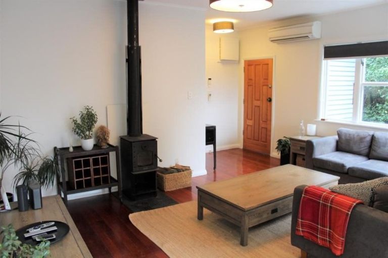 Photo of property in 51 Beacon Hill Road, Strathmore Park, Wellington, 6022