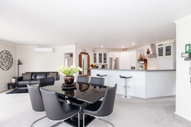 Photo of property in 10 Harris Place, Ngatea, 3503