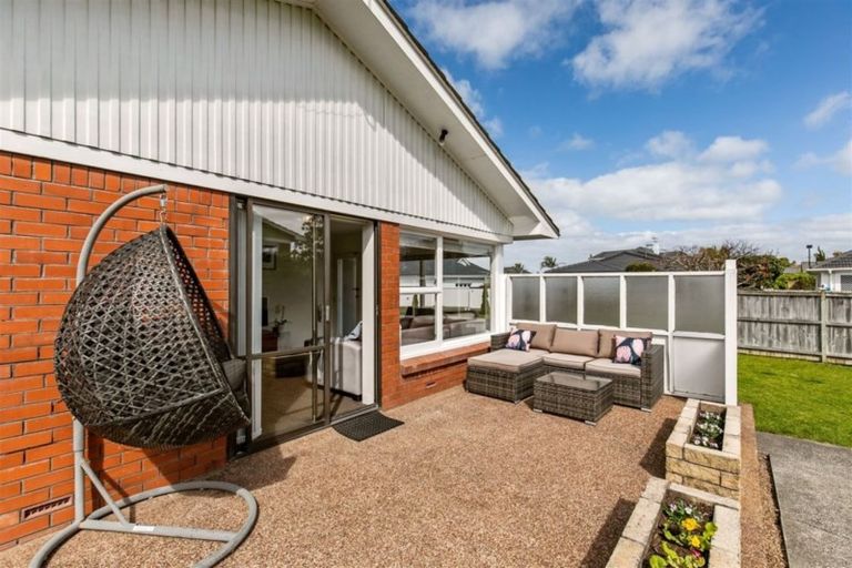 Photo of property in 1/38 Shakespeare Road, Milford, Auckland, 0620