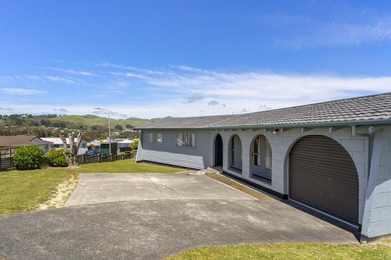 Photo of property in 62 Desert Gold Street, Ascot Park, Porirua, 5024