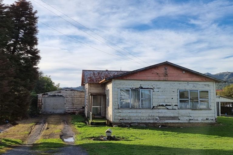 Photo of property in 10 Carroll Street, Runanga, 7803
