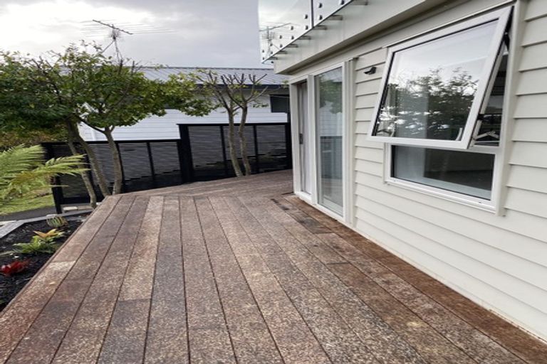Photo of property in 1/19-23 Matipo Road, Mairangi Bay, Auckland, 0630