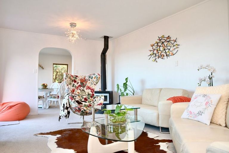 Photo of property in 11 View Road, Shelly Park, Auckland, 2014