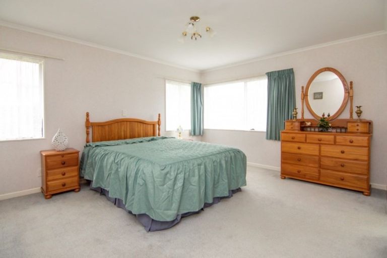 Photo of property in 14 Rosebank Avenue, Kelvin Grove, Palmerston North, 4414
