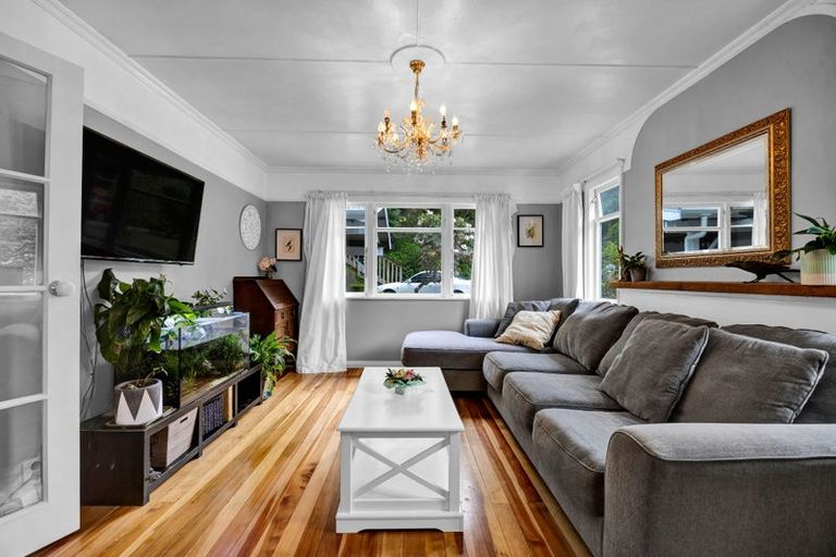 Photo of property in 12 Brooklands Road, New Plymouth, 4310