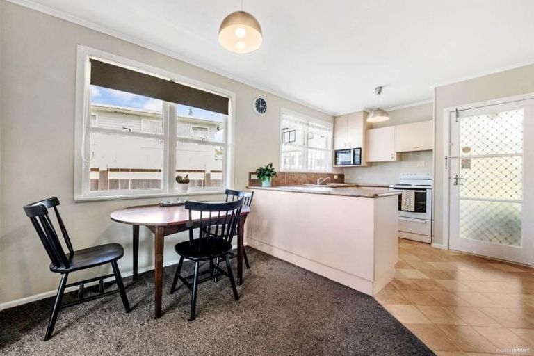 Photo of property in 87 Awaroa Road, Sunnyvale, Auckland, 0612
