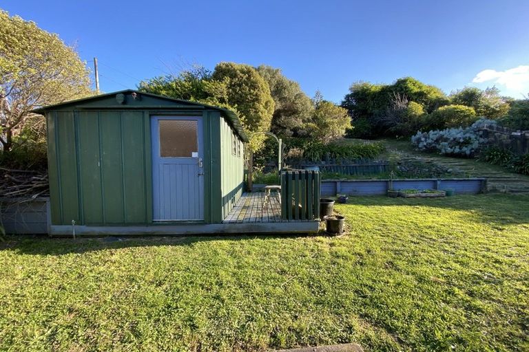 Photo of property in 42 Raroa Terrace, Tawa, Wellington, 5028