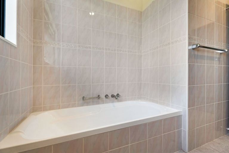 Photo of property in 221 Paku Drive, Tairua, 3508