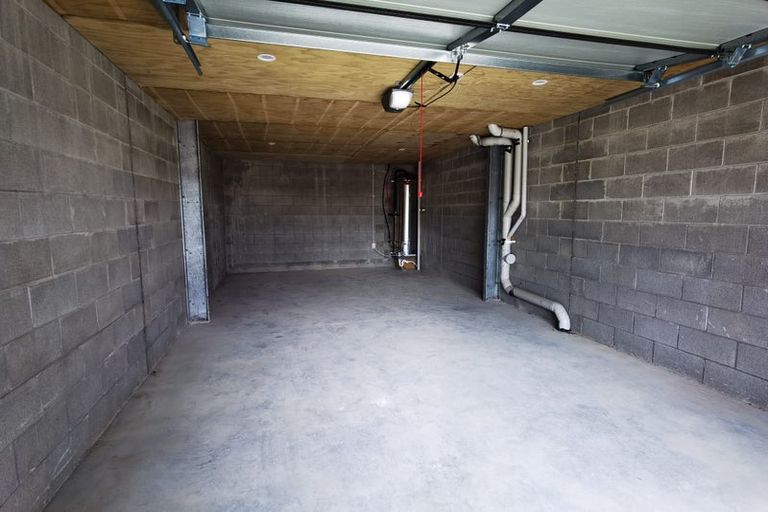 Photo of property in 150b Chivalry Road, Glenfield, Auckland, 0629