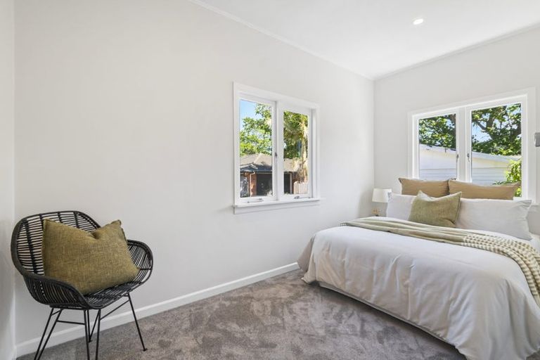 Photo of property in 2/180 Lake Road, Northcote, Auckland, 0627