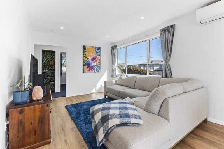 Photo of property in 6 Buckland Place, Spotswood, New Plymouth, 4310