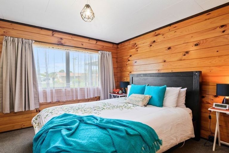 Photo of property in 1 Darroch Street, Fairy Springs, Rotorua, 3015