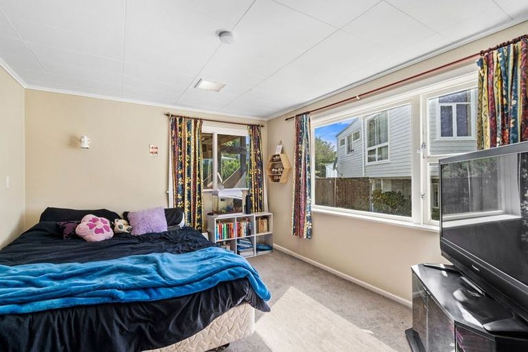 Photo of property in 38 Larsen Crescent, Tawa, Wellington, 5028