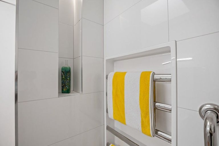 Photo of property in Ocean Breeze Apts, 19107/87 Clyde Road, Browns Bay, Auckland, 0630