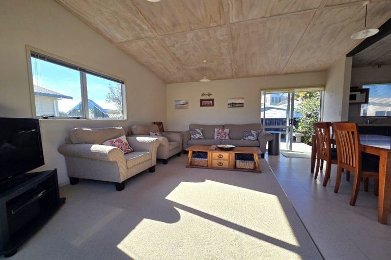 Photo of property in 102 Sands Crescent, Matarangi, Whitianga, 3592