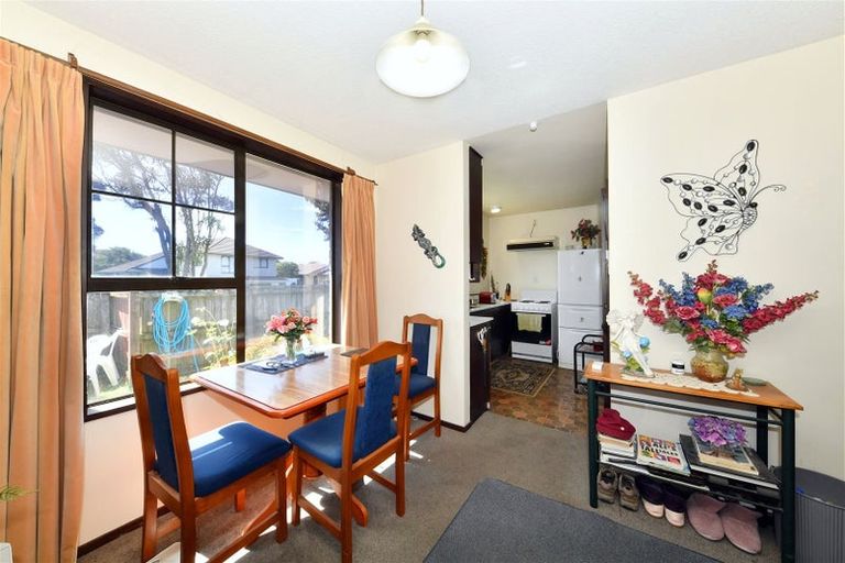 Photo of property in 1/37 Karnak Crescent, Russley, Christchurch, 8042