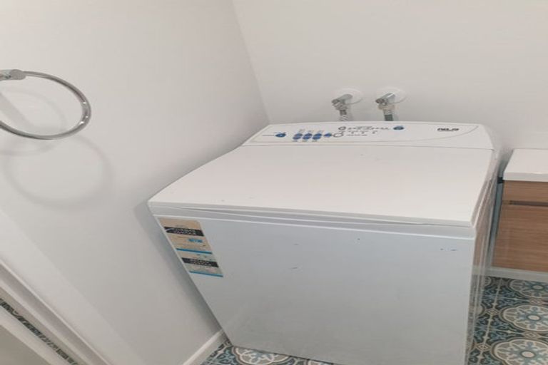 Photo of property in 14 Collingwood Road, Waiuku, 2123