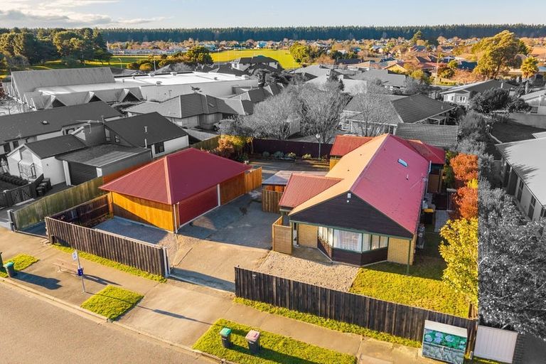 Photo of property in 164 Queenspark Drive, Parklands, Christchurch, 8083