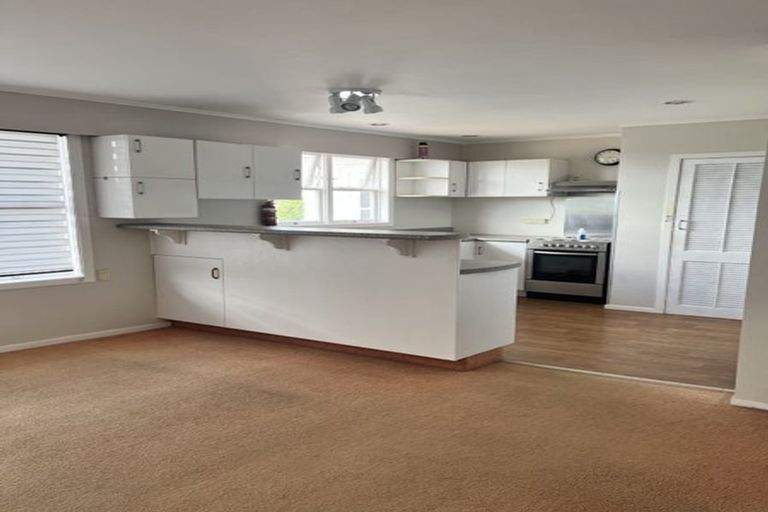 Photo of property in 10 Coronation Road, Glenfield, Auckland, 0627