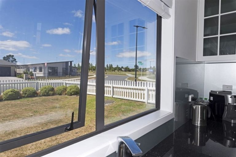 Photo of property in 20 Kuawa Drive, Kumeu, 0810