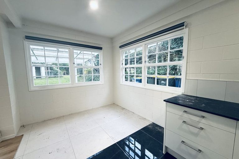 Photo of property in 82 Woodlands Crescent, Browns Bay, Auckland, 0630