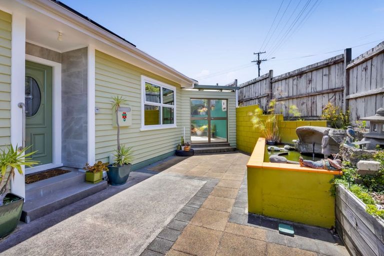 Photo of property in 5 Scott Street, Moturoa, New Plymouth, 4310