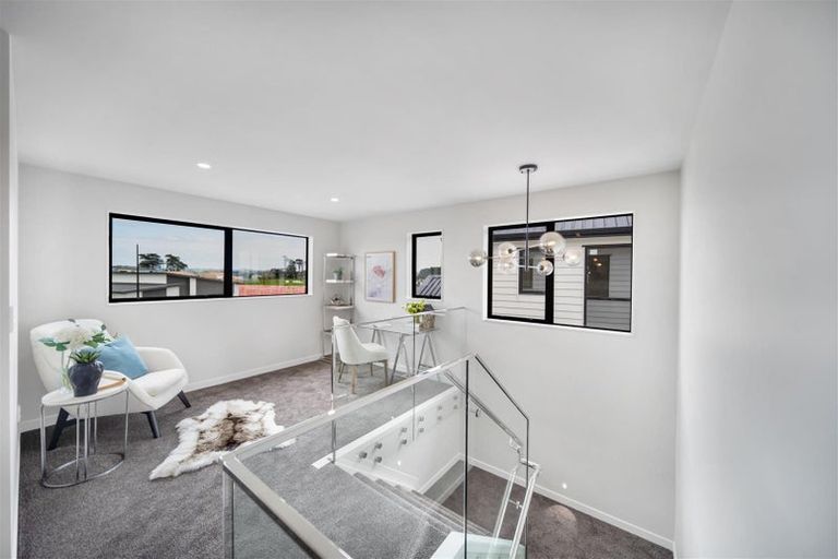 Photo of property in 12 Korowhiti Road, Clarks Beach, 2122