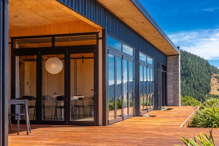 Photo of property in 1424 Queen Charlotte Drive, Linkwater, 7281