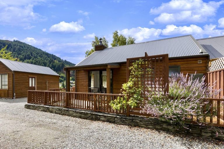 Photo of property in 2a Reavers Lane, Queenstown, 9300