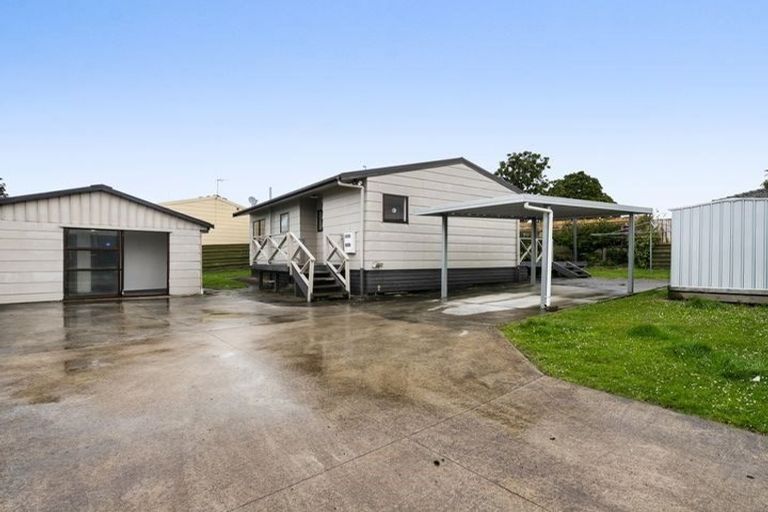 Photo of property in 2/9 Maplesden Drive, Clendon Park, Auckland, 2103