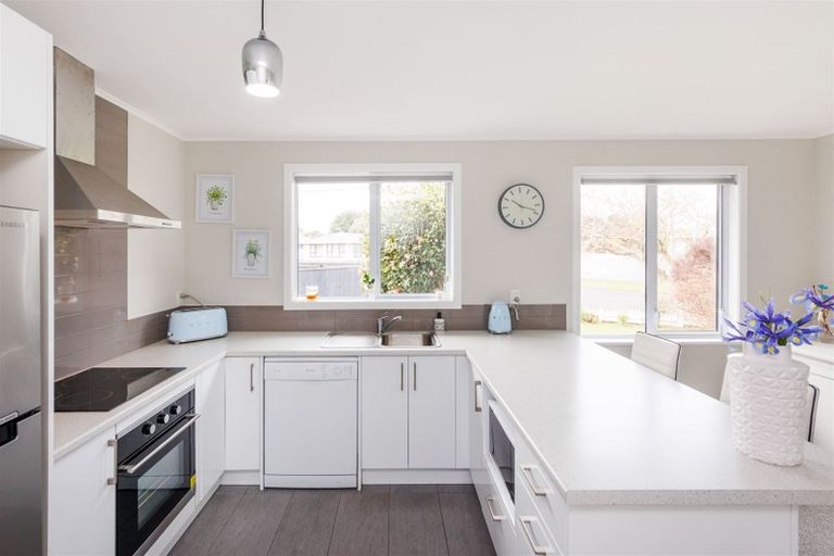 Photo of property in 10 Peters Avenue, Cloverlea, Palmerston North, 4412