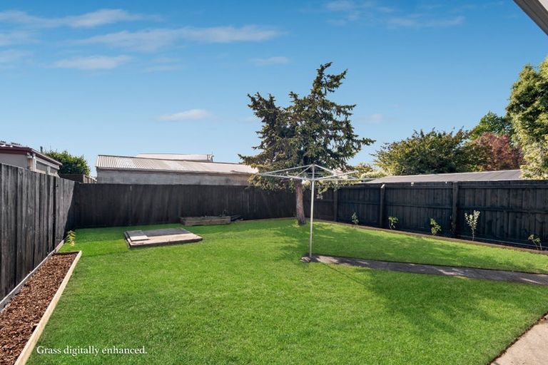 Photo of property in 2/320 Memorial Avenue, Burnside, Christchurch, 8053