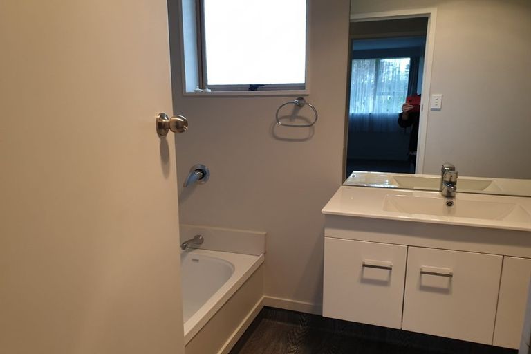 Photo of property in 12 Fleming Place, Chedworth, Hamilton, 3210