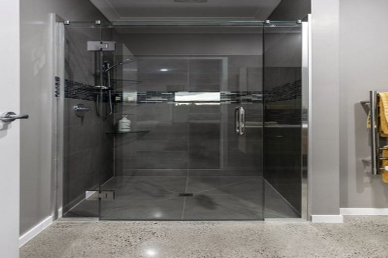 Photo of property in 111 Oteki Park Drive, Welcome Bay, Tauranga, 3112