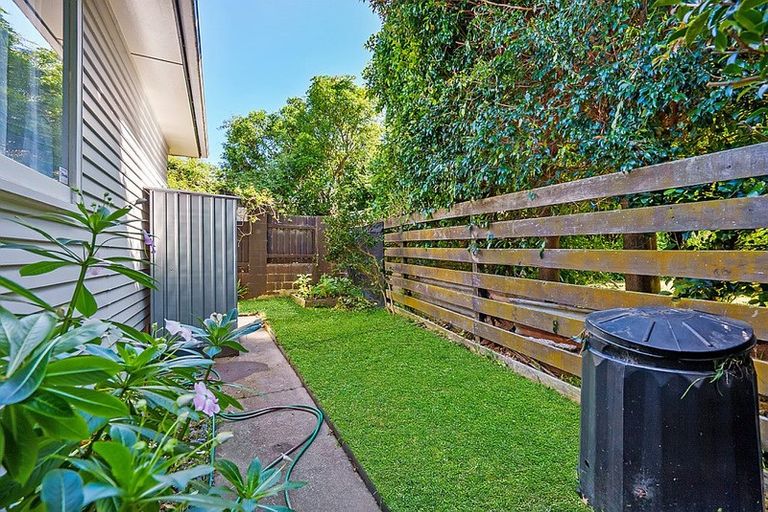 Photo of property in 3/14 Orchid Place, Te Atatu South, Auckland, 0610