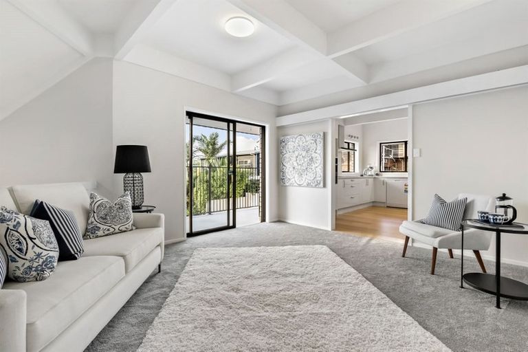 Photo of property in 21a Garadice Road, Rothesay Bay, Auckland, 0630