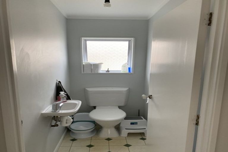 Photo of property in 1/71 Browns Bay Road, Browns Bay, Auckland, 0630