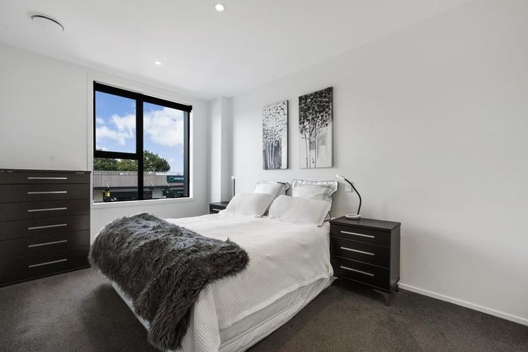 Photo of property in 34a Lake Street, Cambridge, 3434