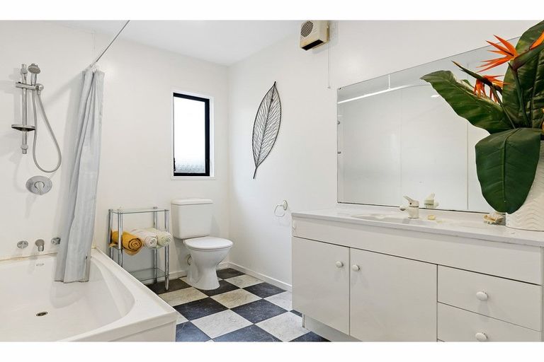 Photo of property in 2/64a Cutts Road, Russley, Christchurch, 8042