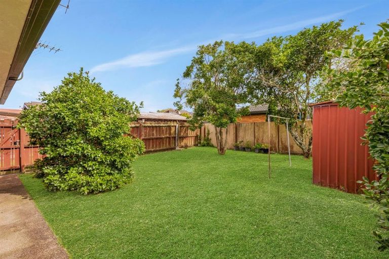 Photo of property in 2/133 Parrs Cross Road, Glen Eden, Auckland, 0612