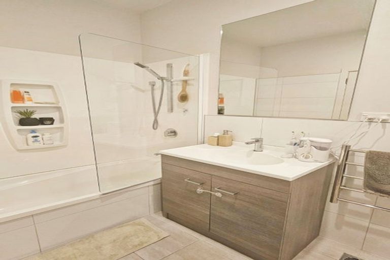 Photo of property in 4 Ceramic Lane, New Lynn, Auckland, 0600