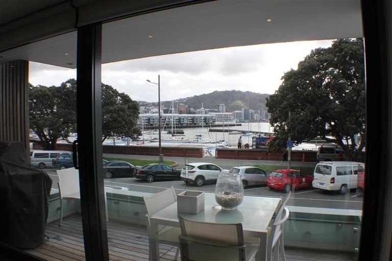 Photo of property in Dune, 2a/138 Oriental Parade, Oriental Bay, Wellington, 6011