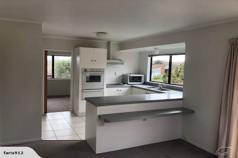 Photo of property in 92 Aviemore Drive, Highland Park, Auckland, 2010