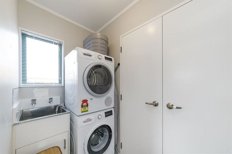 Photo of property in 102 Roberts Line, Kelvin Grove, Palmerston North, 4414
