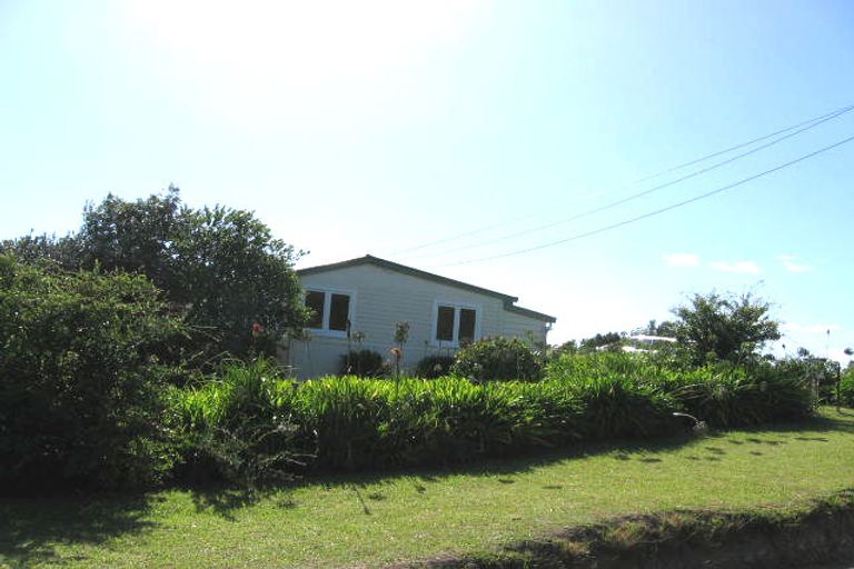 Photo of property in 15 Park Road, Surfdale, Waiheke Island, 1081